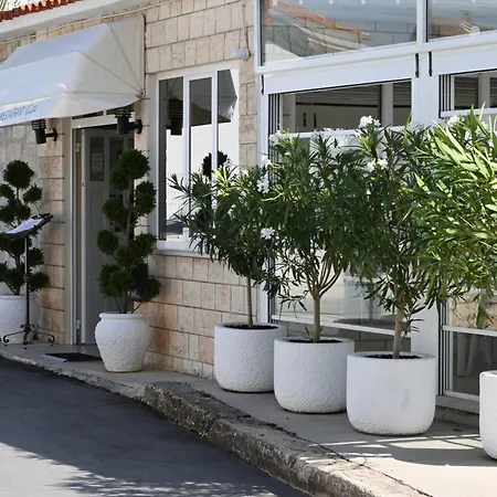 Tri Masline With Seaview Apartman