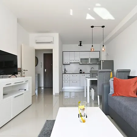 Tri Masline With Seaview