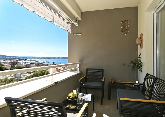 Tri Masline With Seaview