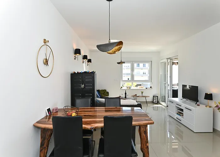 Tri Masline With Seaview Appartement *