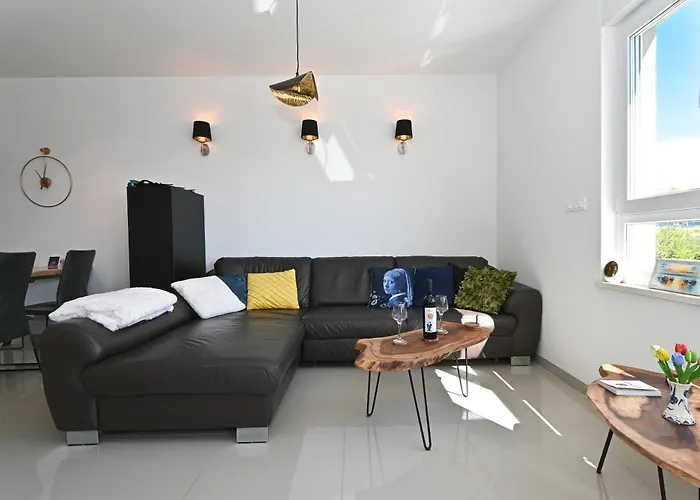 Tri Masline With Seaview