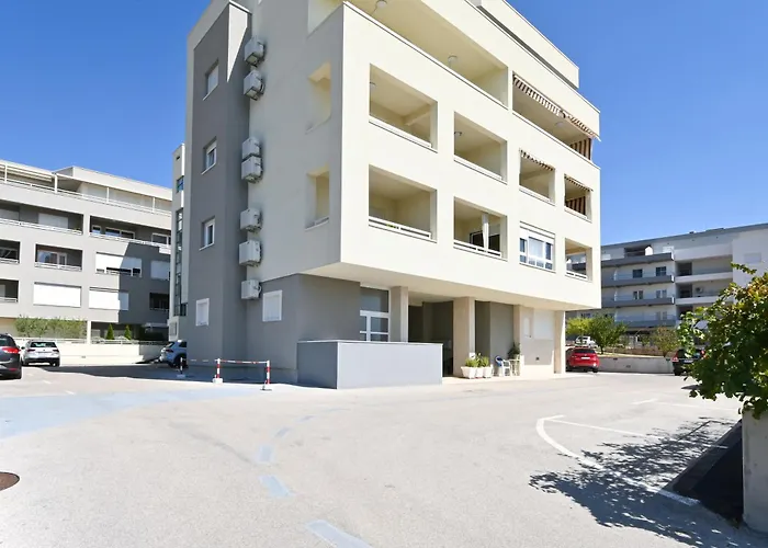 Tri Masline With Seaview