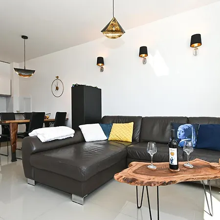 Tri Masline With Seaview تروغير