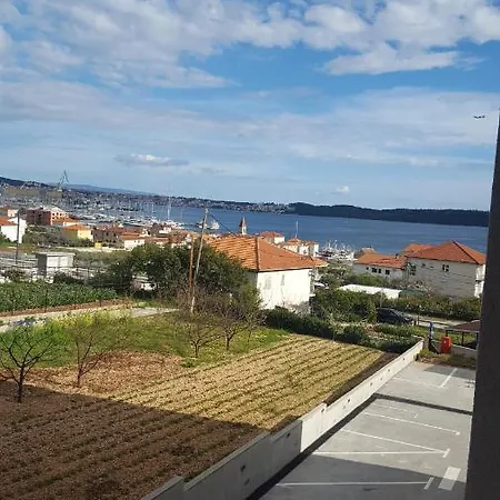 Tri Masline With Seaview Апартаменты Трогир