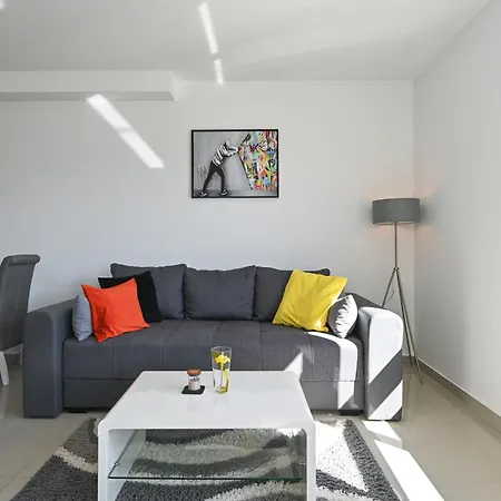 Tri Masline With Seaview Апартаменты Трогир