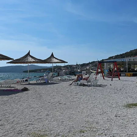 Tri Masline With Seaview Апартаменты Трогир