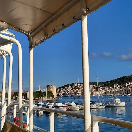 Апартаменты Tri Masline With Seaview *