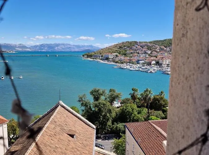 Tri Masline With Seaview Апартаменты Трогир