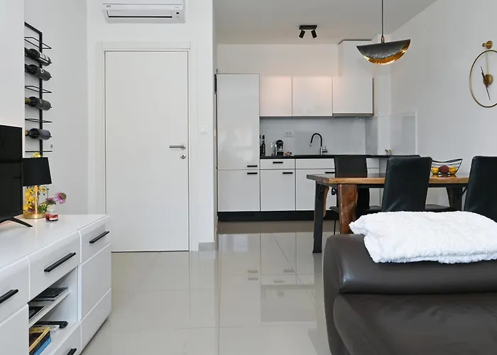 Апартаменты Tri Masline With Seaview