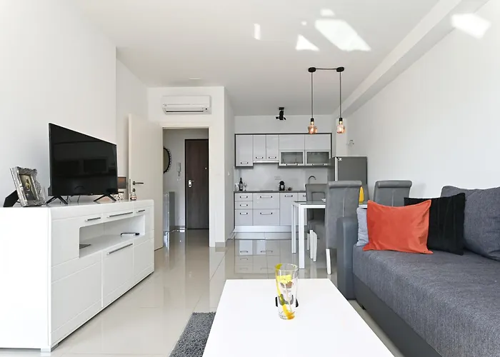 Tri Masline With Seaview