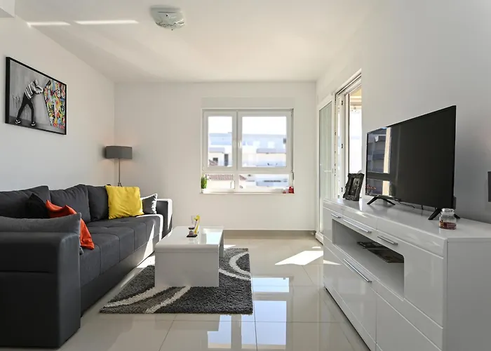 Апартаменты Tri Masline With Seaview *