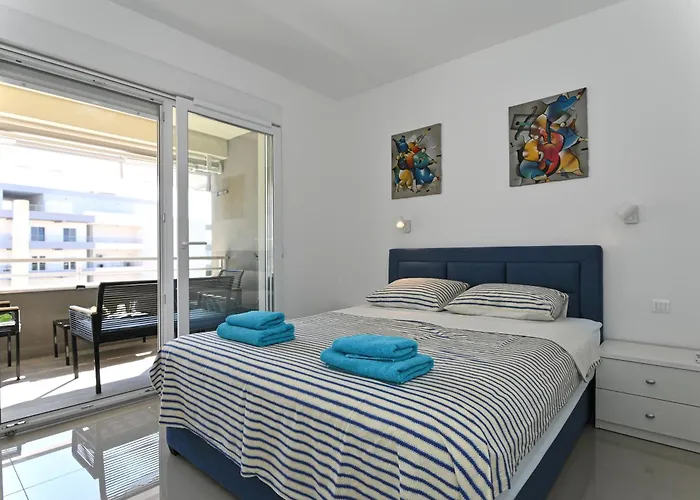 Tri Masline With Seaview