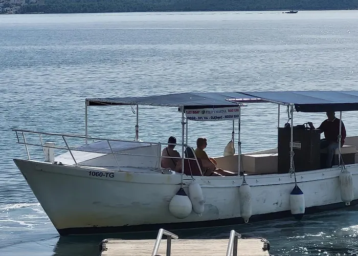 Апартаменты Tri Masline With Seaview *