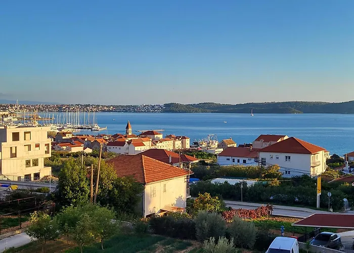Апартаменты Tri Masline With Seaview