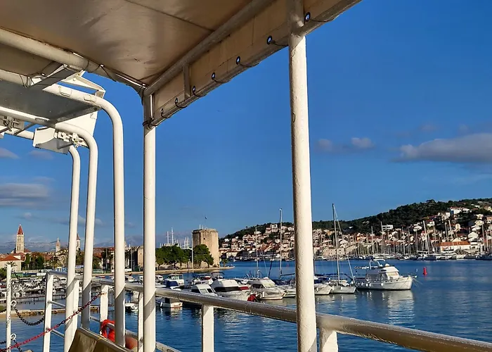 Апартаменты Tri Masline With Seaview *